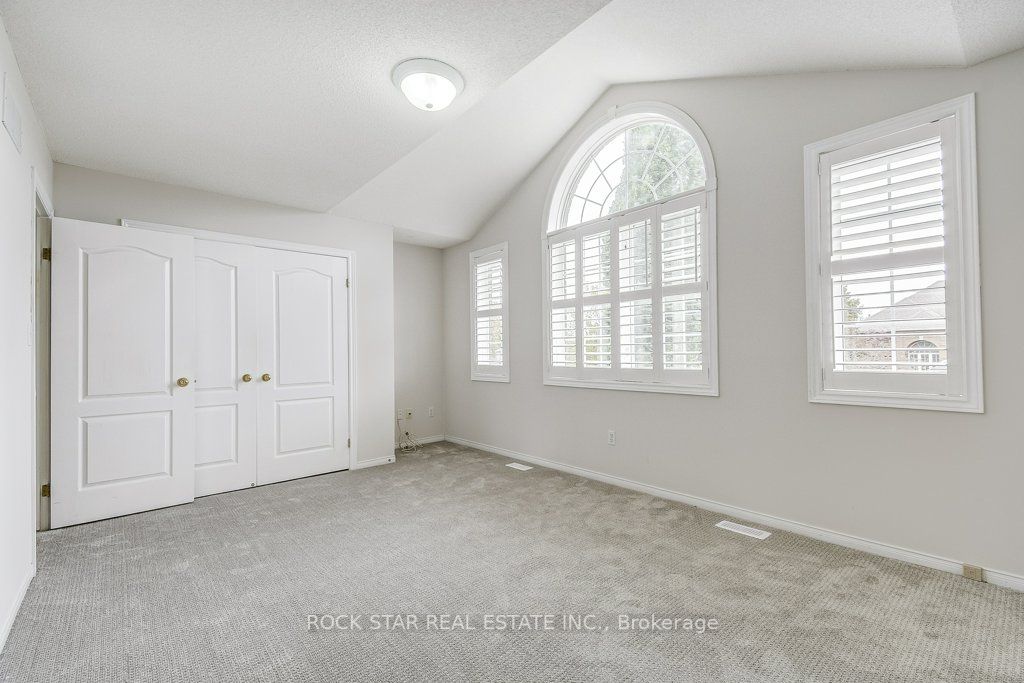 14 Pelham Dr