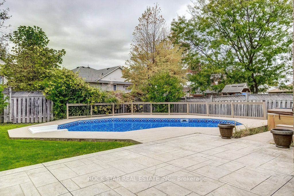 14 Pelham Dr