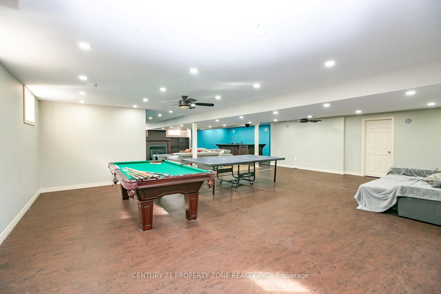 72 Kemp Rd E
