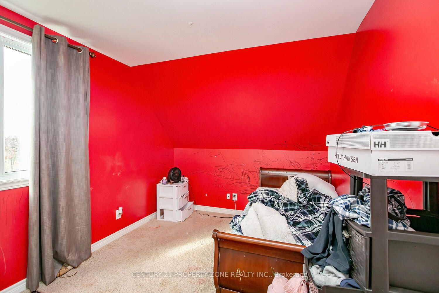 72 Kemp Rd E