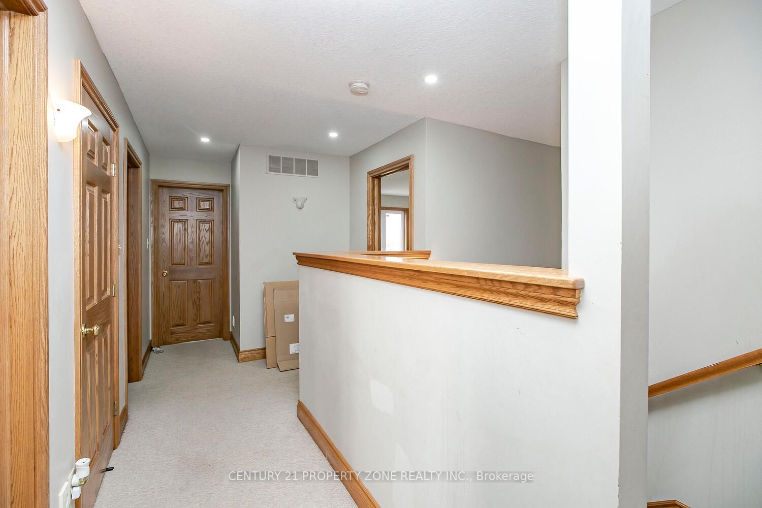 72 Kemp Rd E