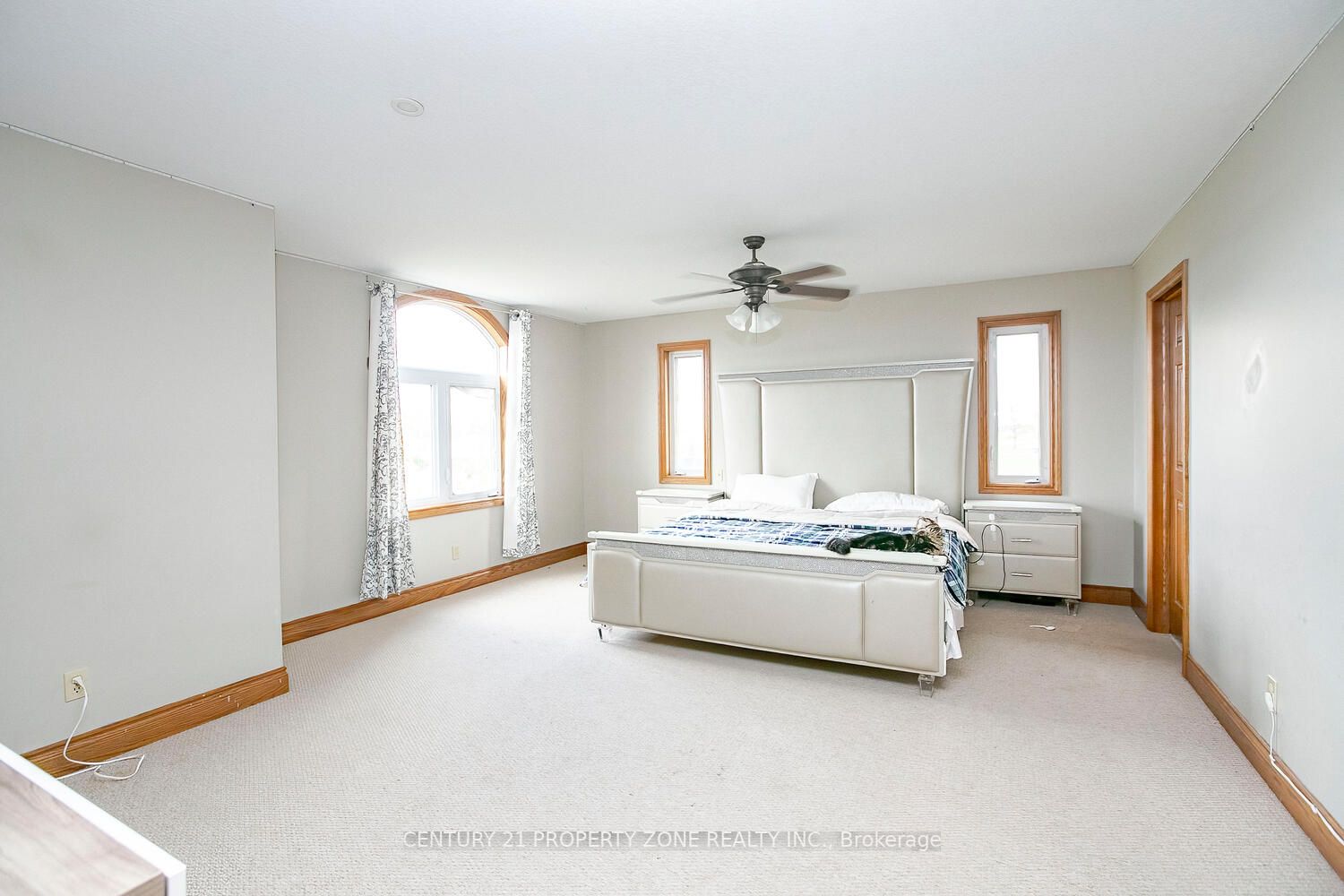 72 Kemp Rd E