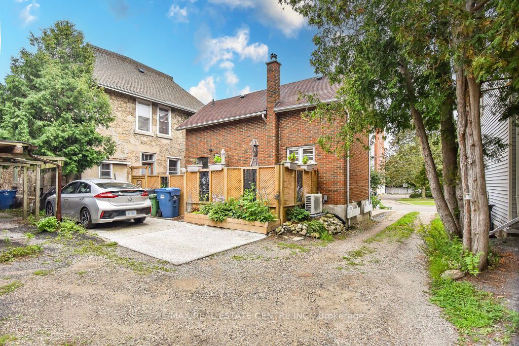 177 Dublin St N