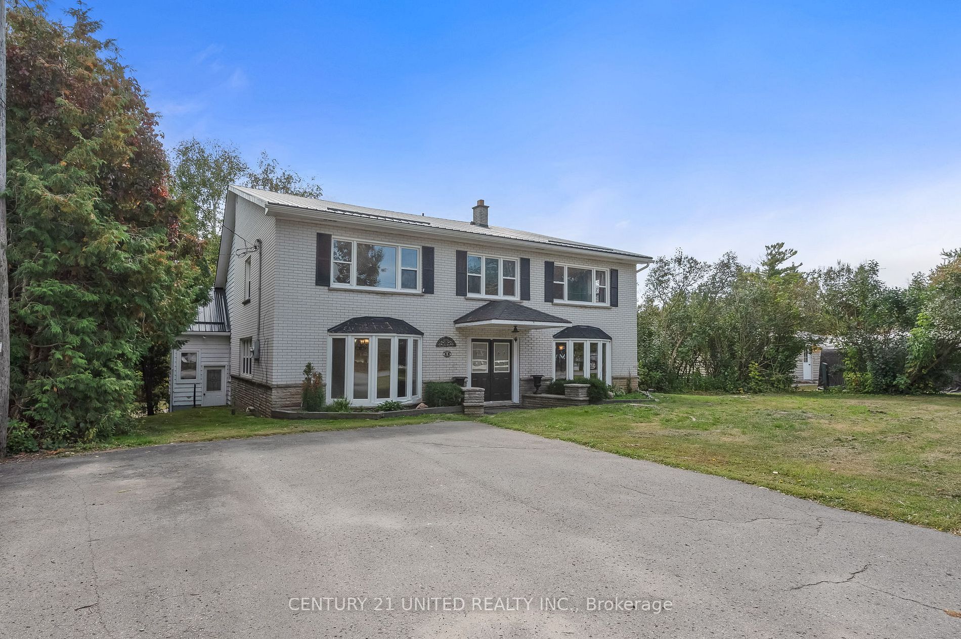 15 Leslie Frost Lane