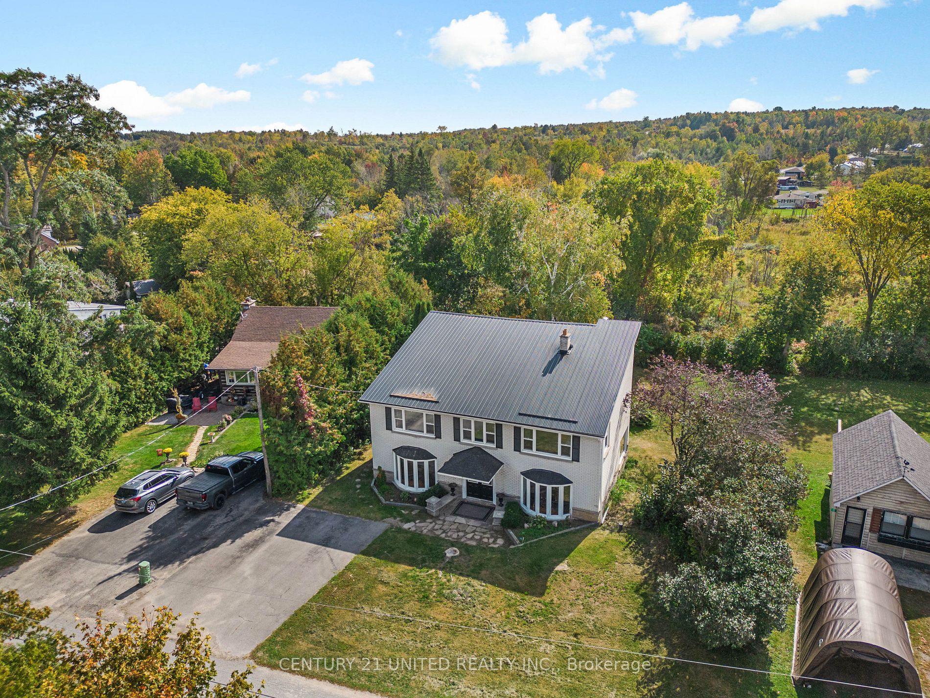 15 Leslie Frost Lane