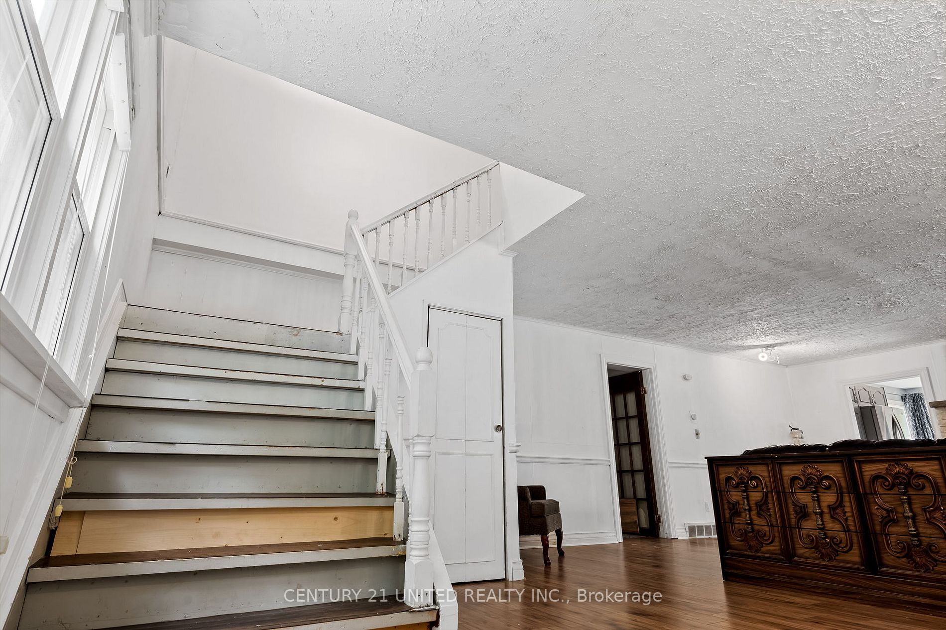15 Leslie Frost Lane