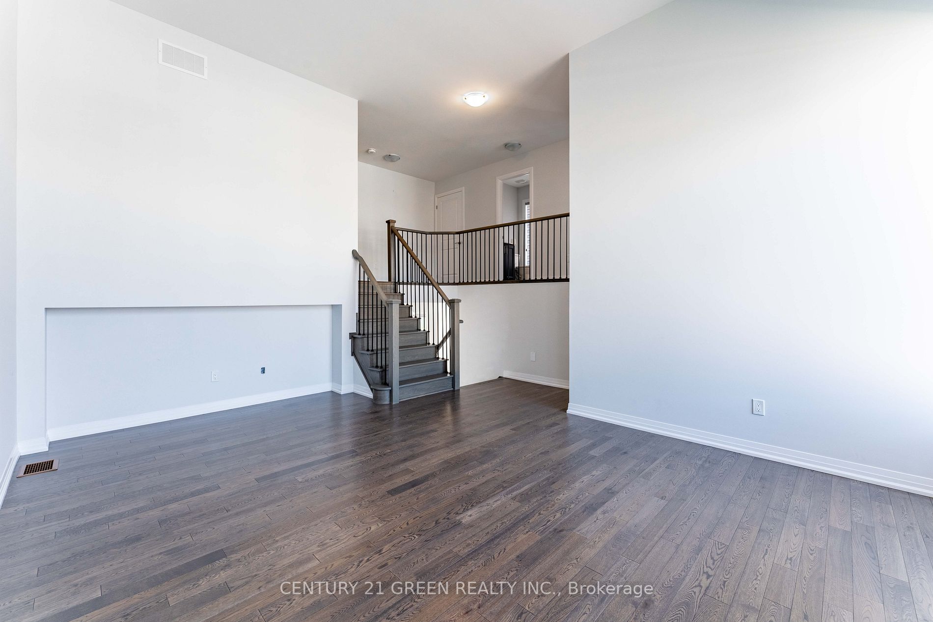 100 Silverwood Cres