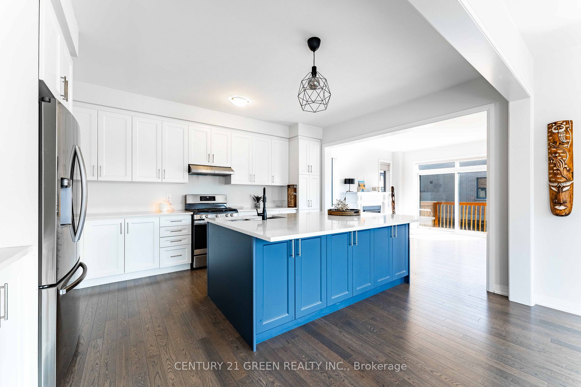 100 Silverwood Cres