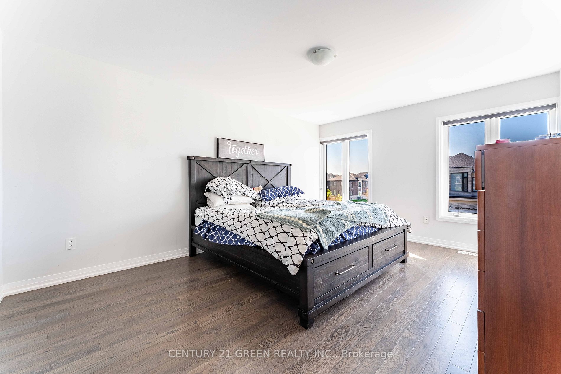 100 Silverwood Cres