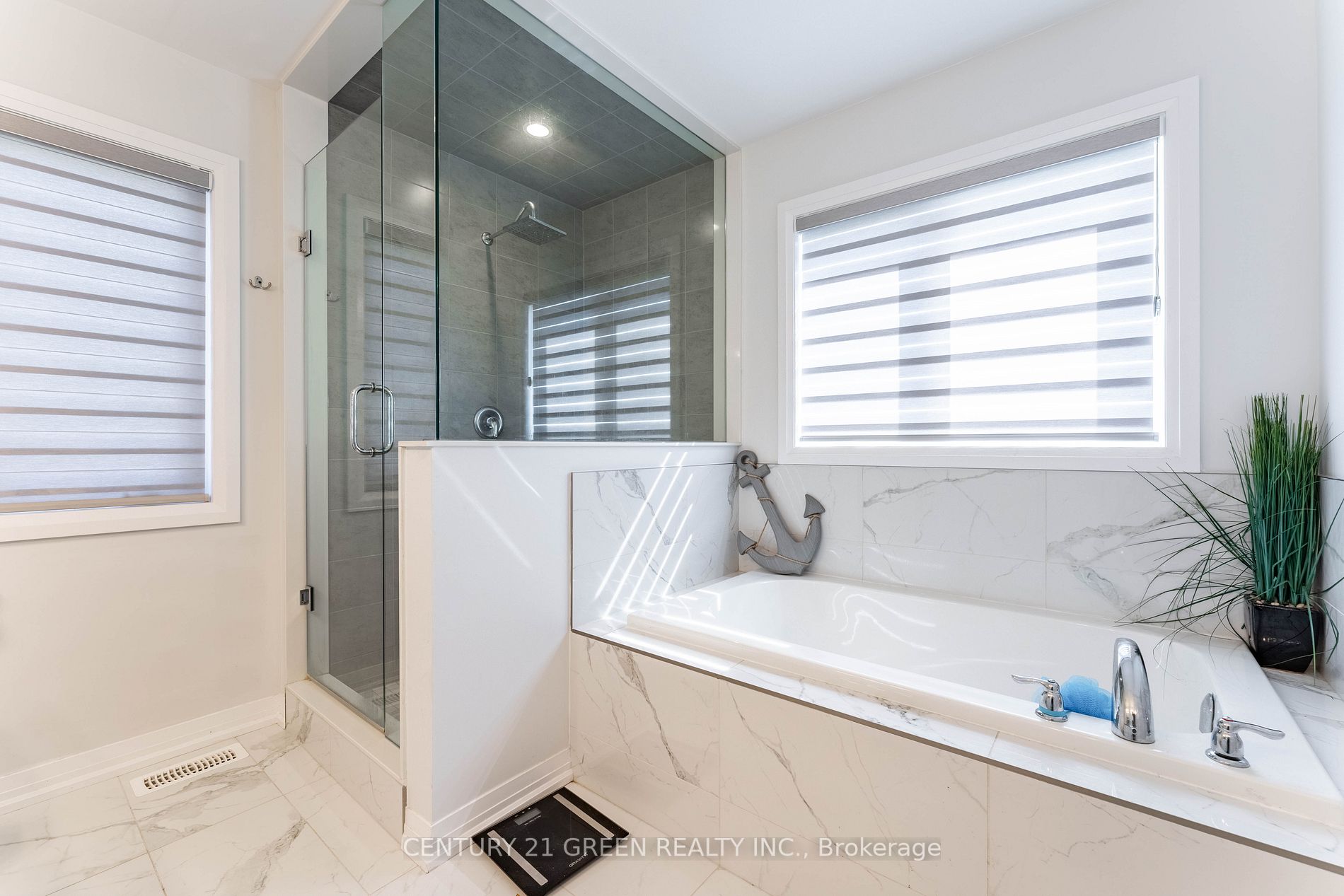 100 Silverwood Cres