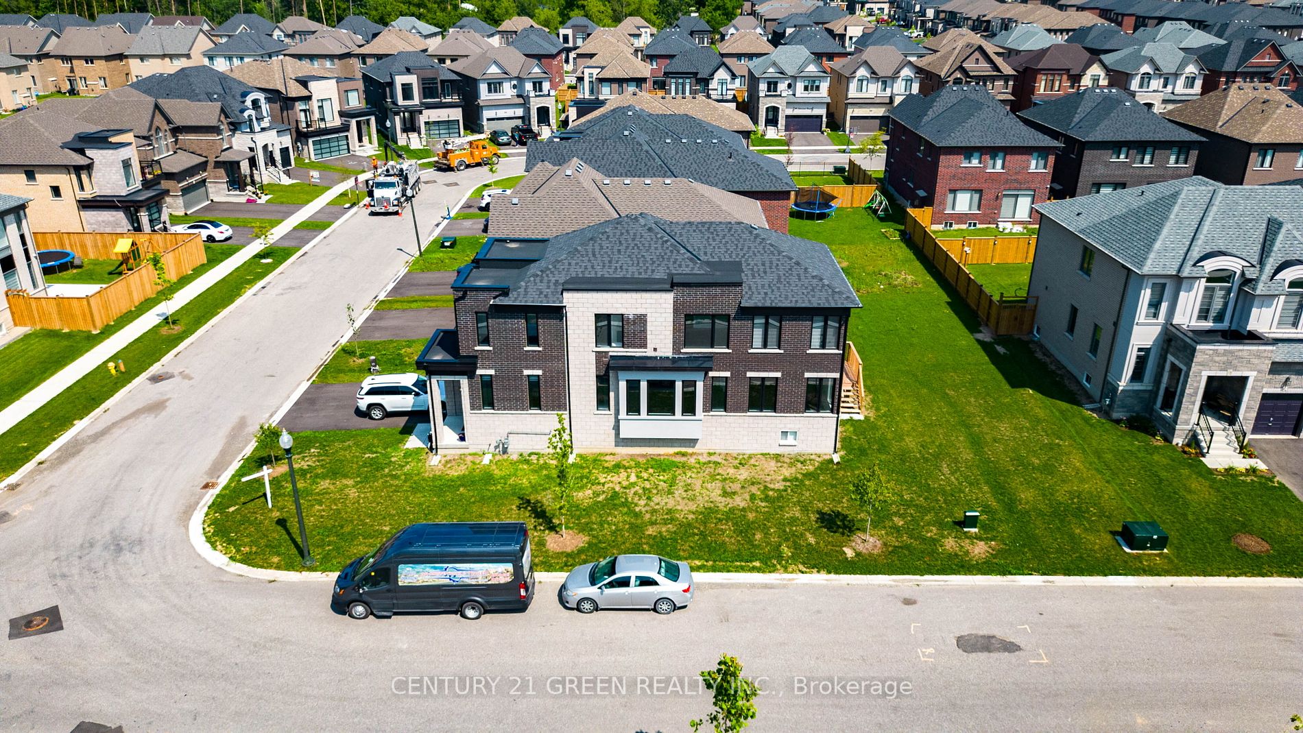 100 Silverwood Cres