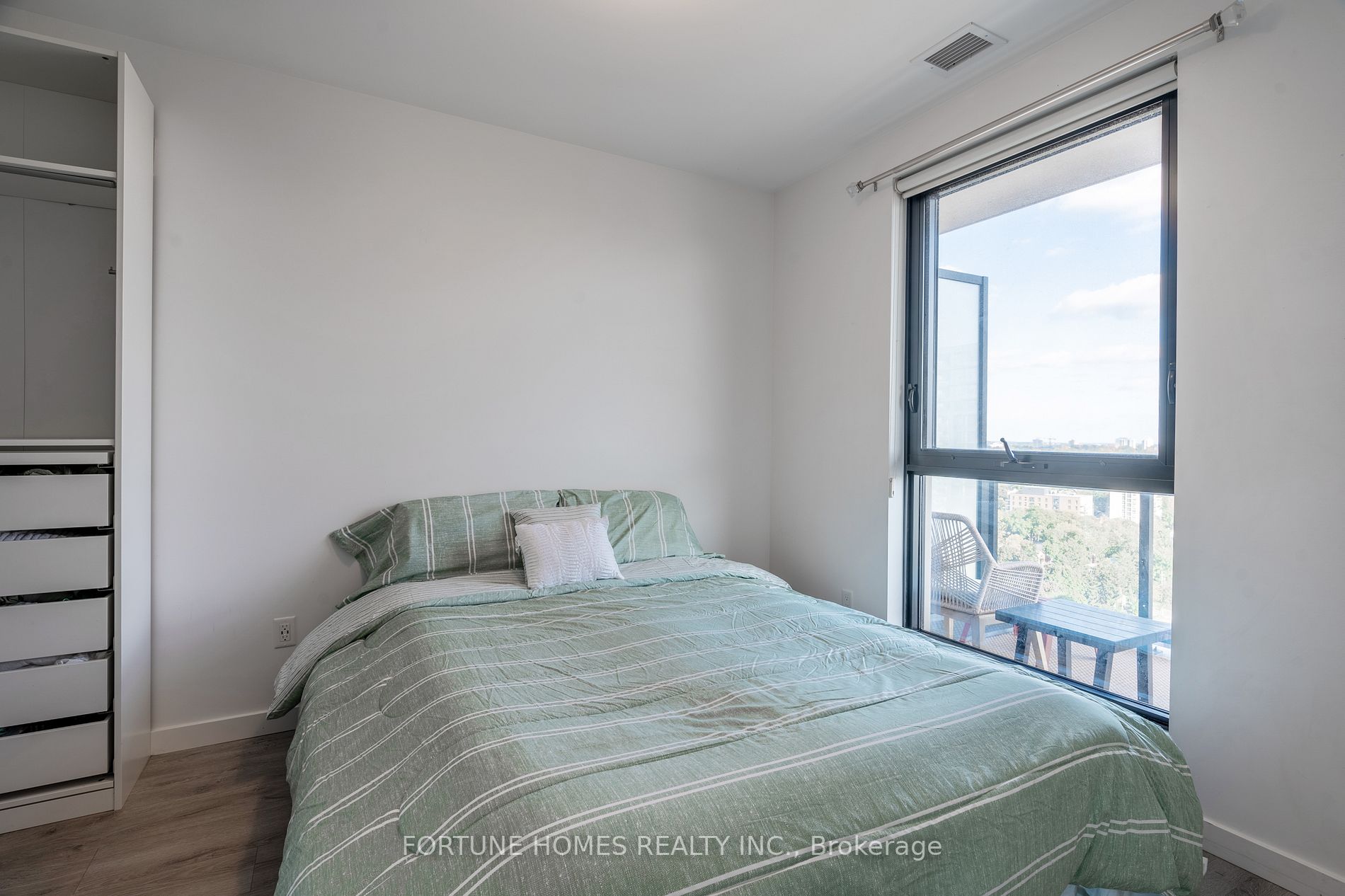 181 King St S, #1712