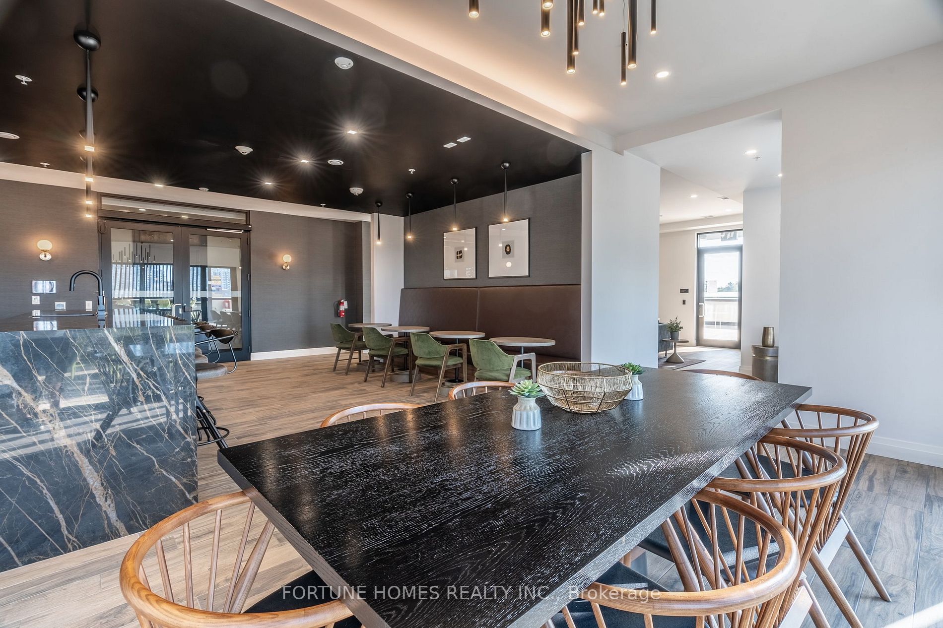 181 King St S, #1712