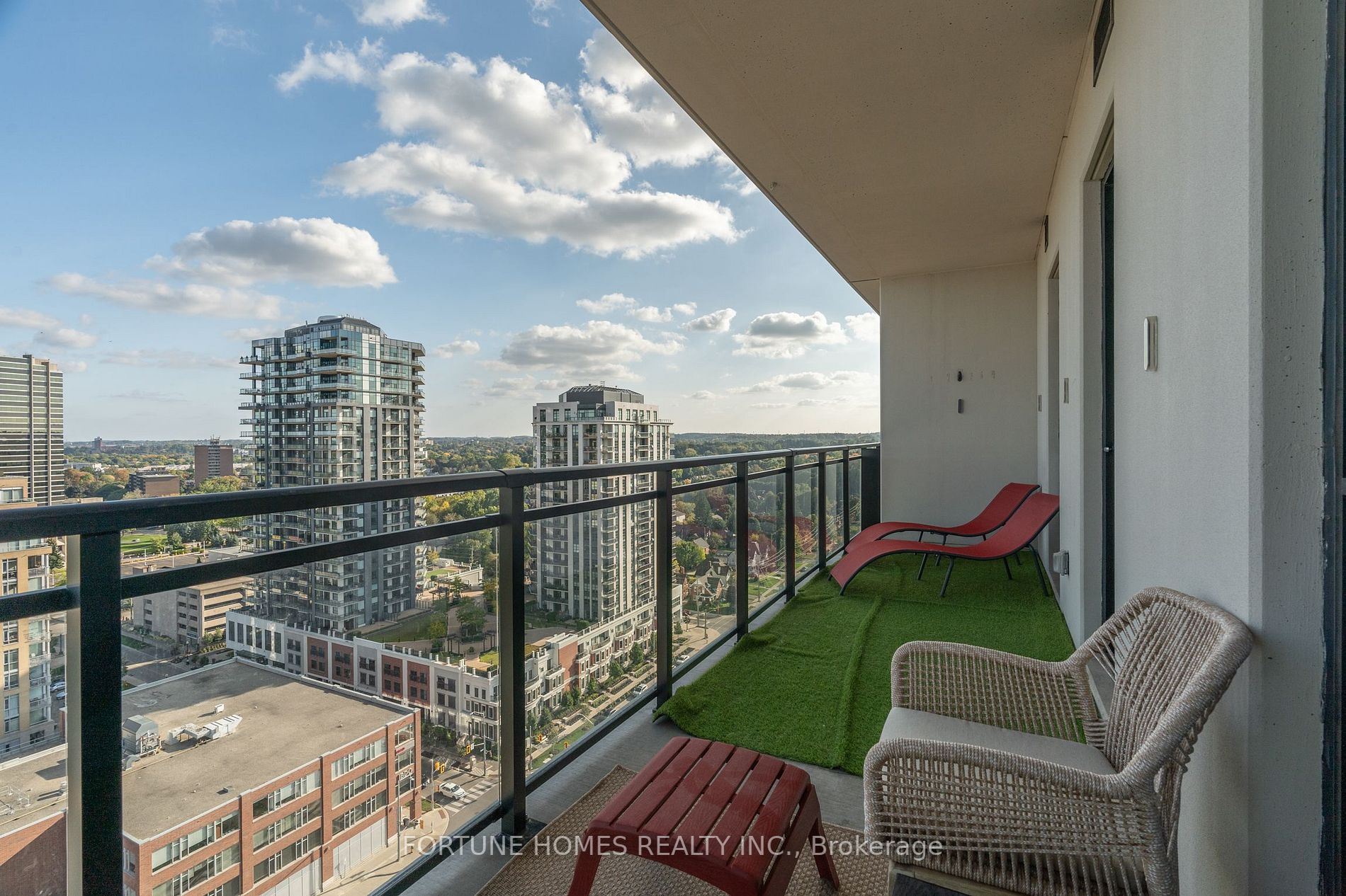 181 King St S, #1712