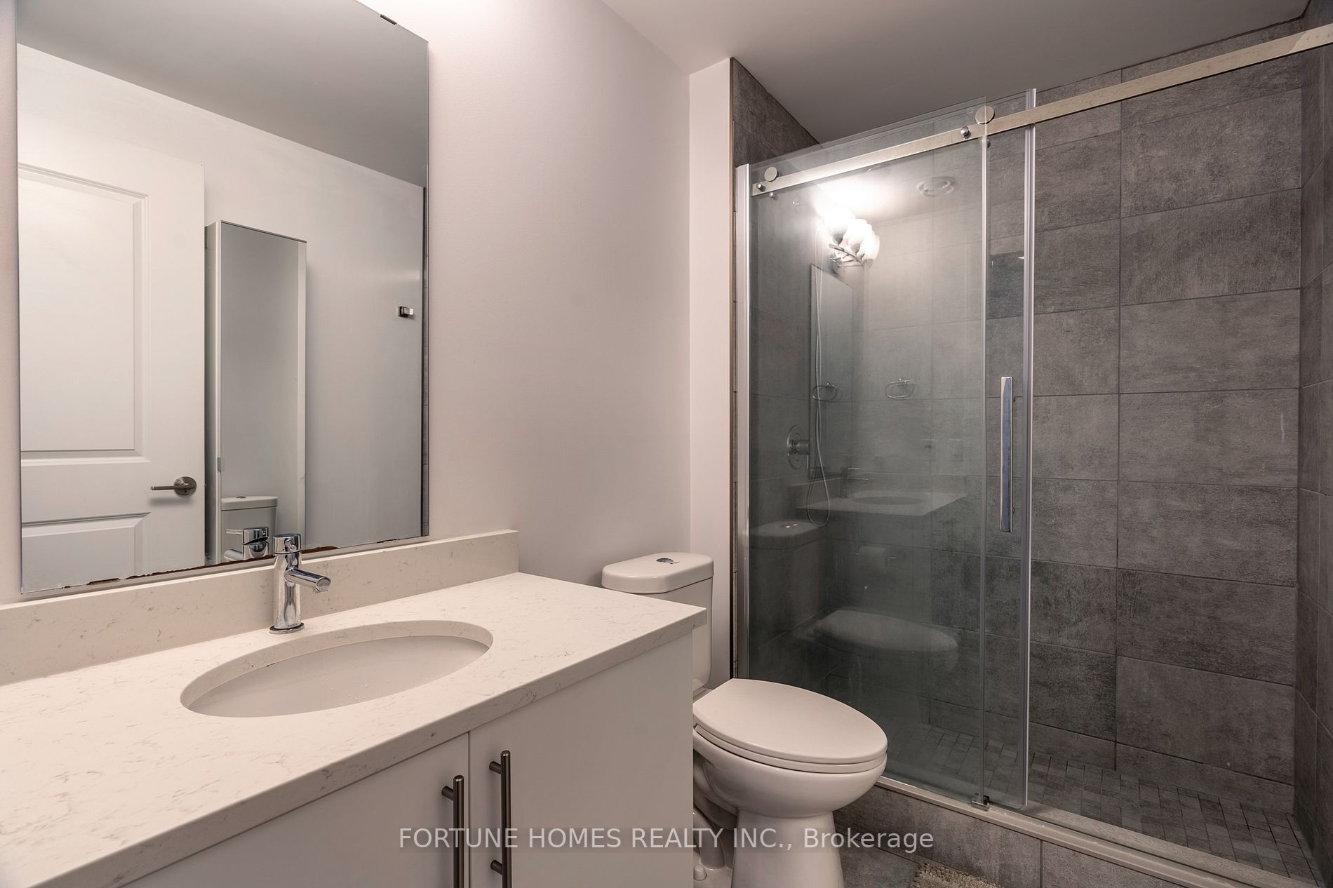 181 King St S, #1712