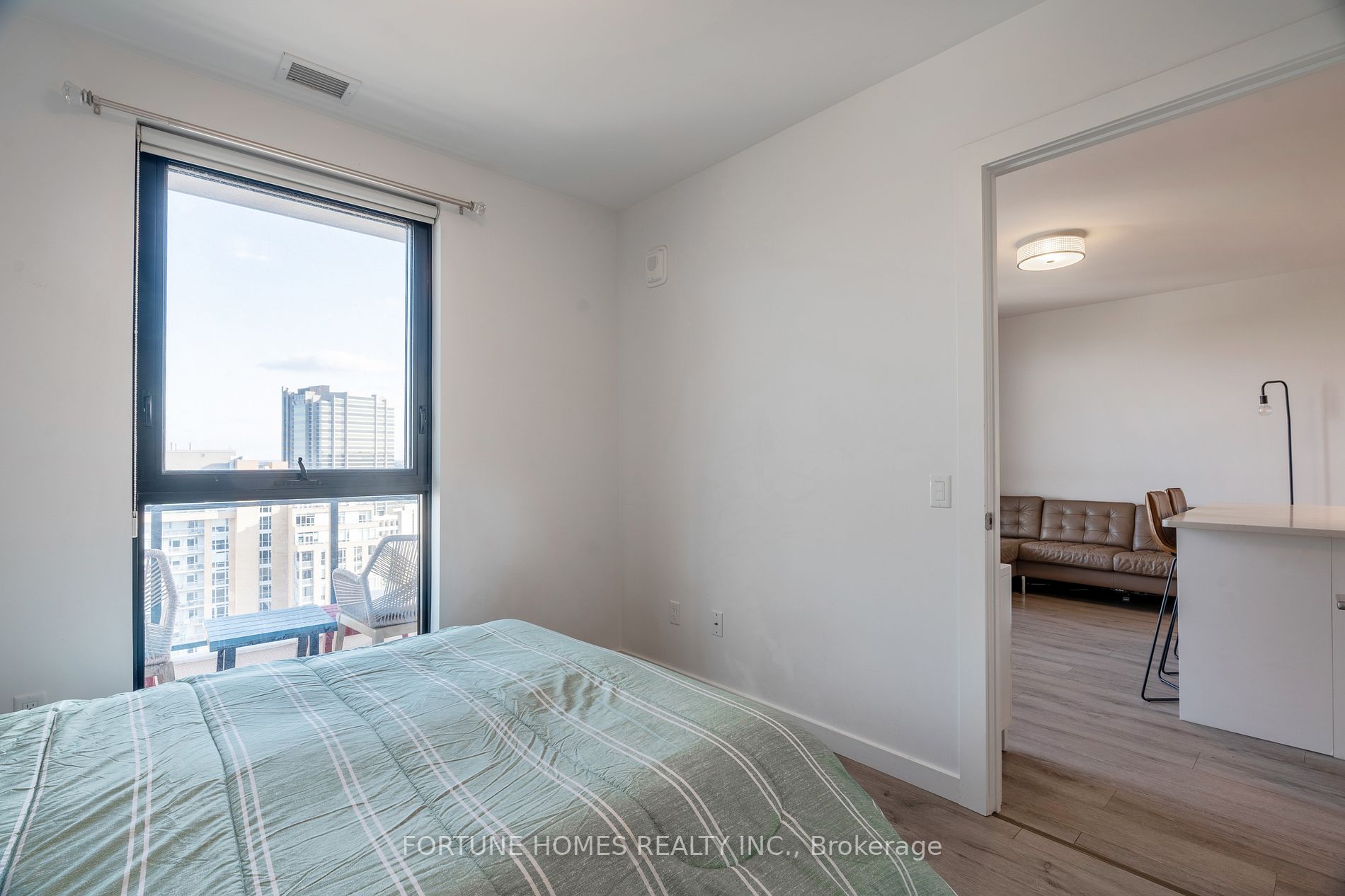 181 King St S, #1712