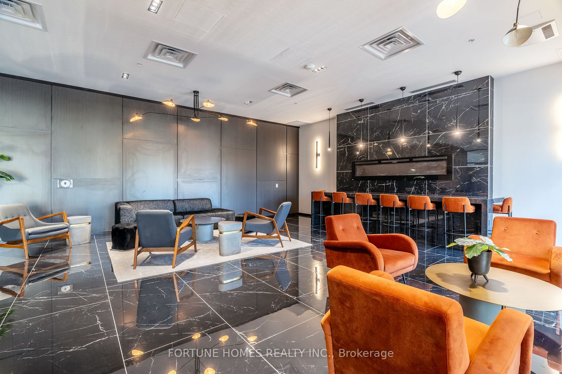 181 King St S, #1712