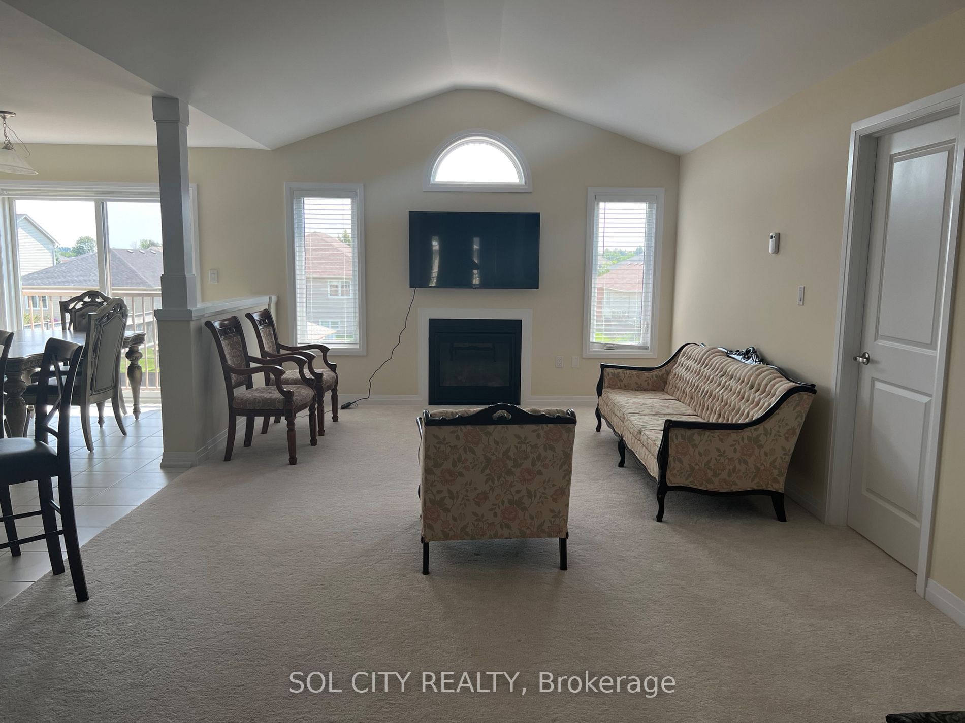 18 Carew Boulevard