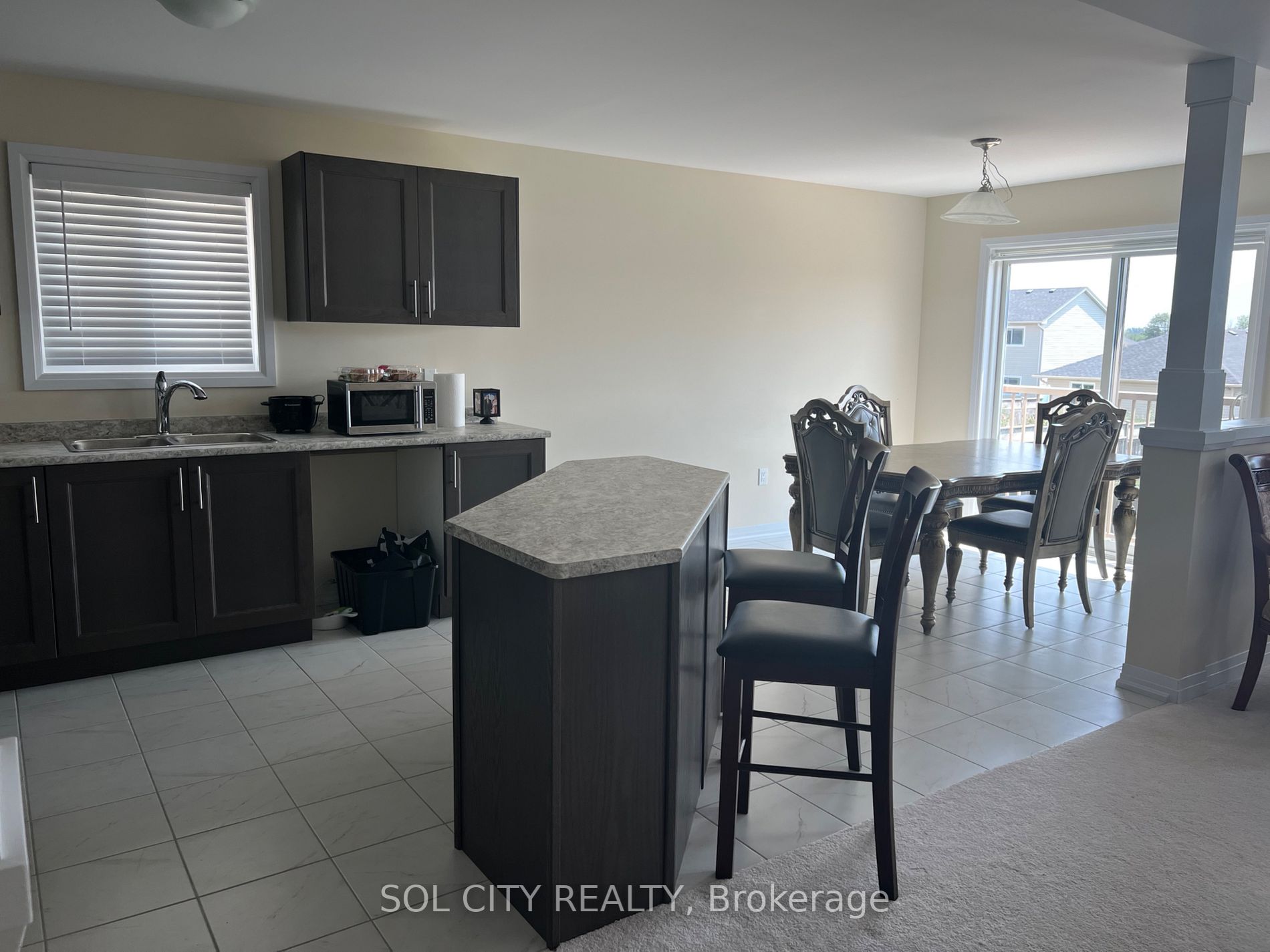 18 Carew Boulevard
