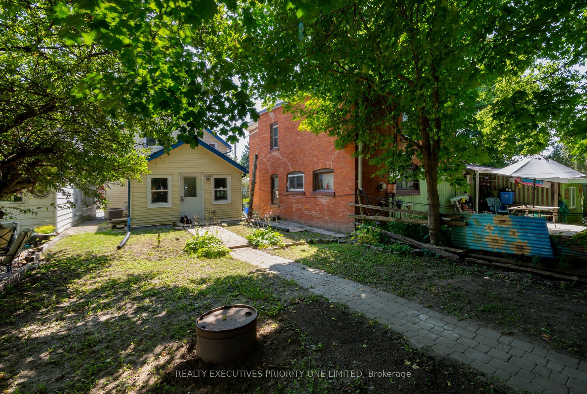 152 Main St W