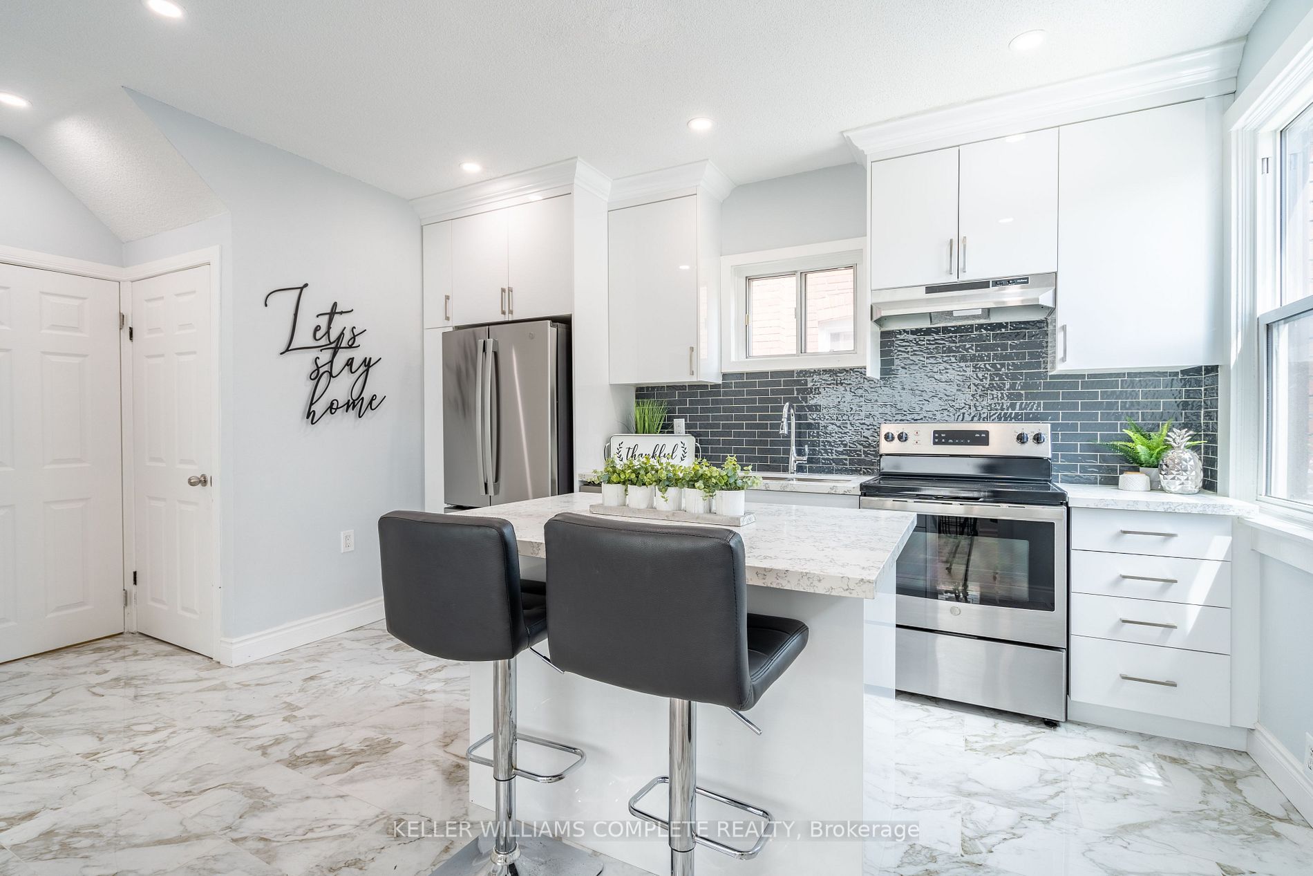 36 Barnesdale Ave N