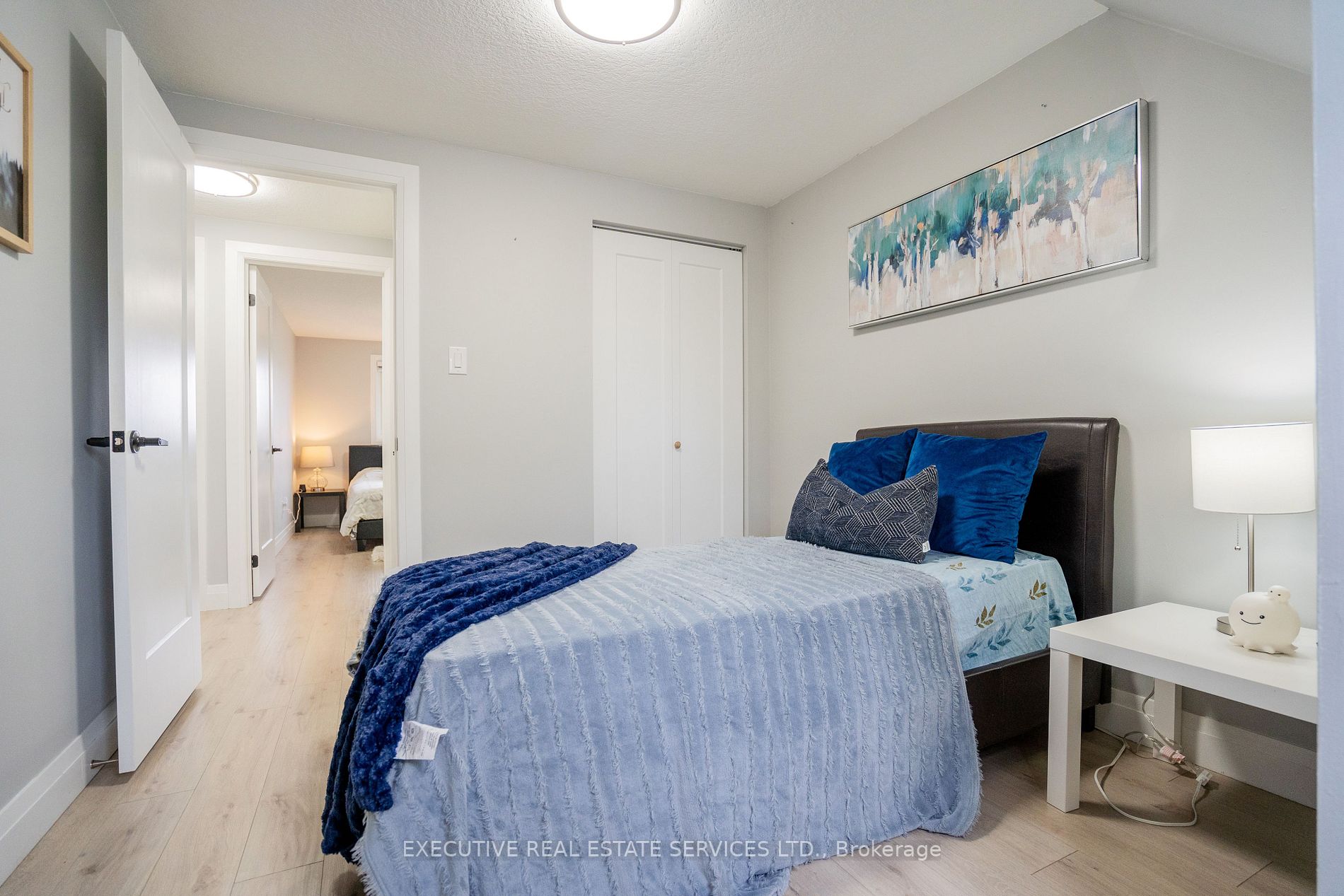 716 Elgin St N