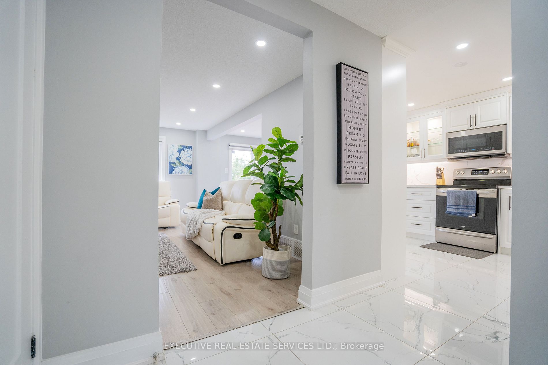 716 Elgin St N