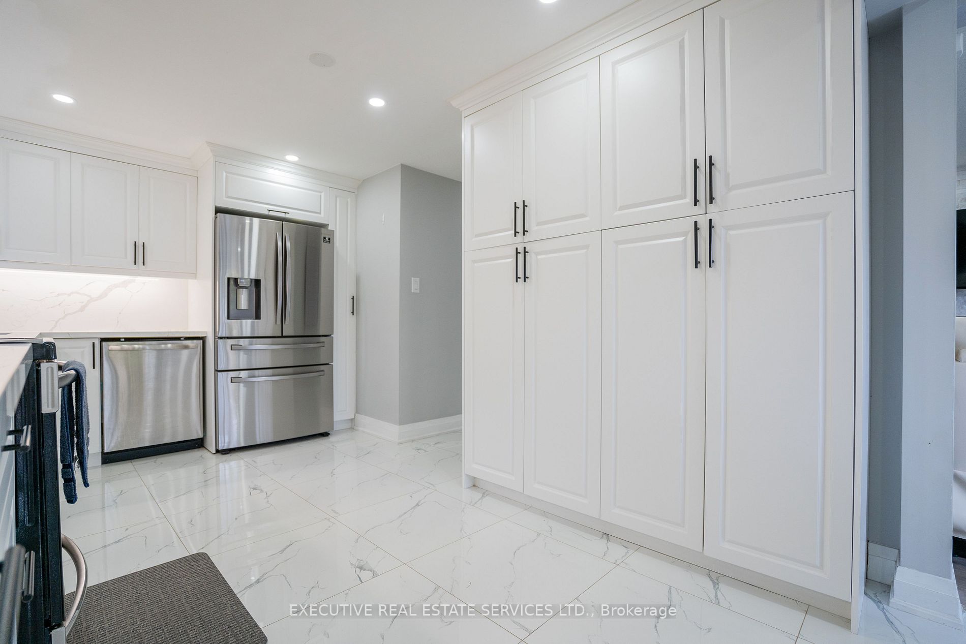 716 Elgin St N