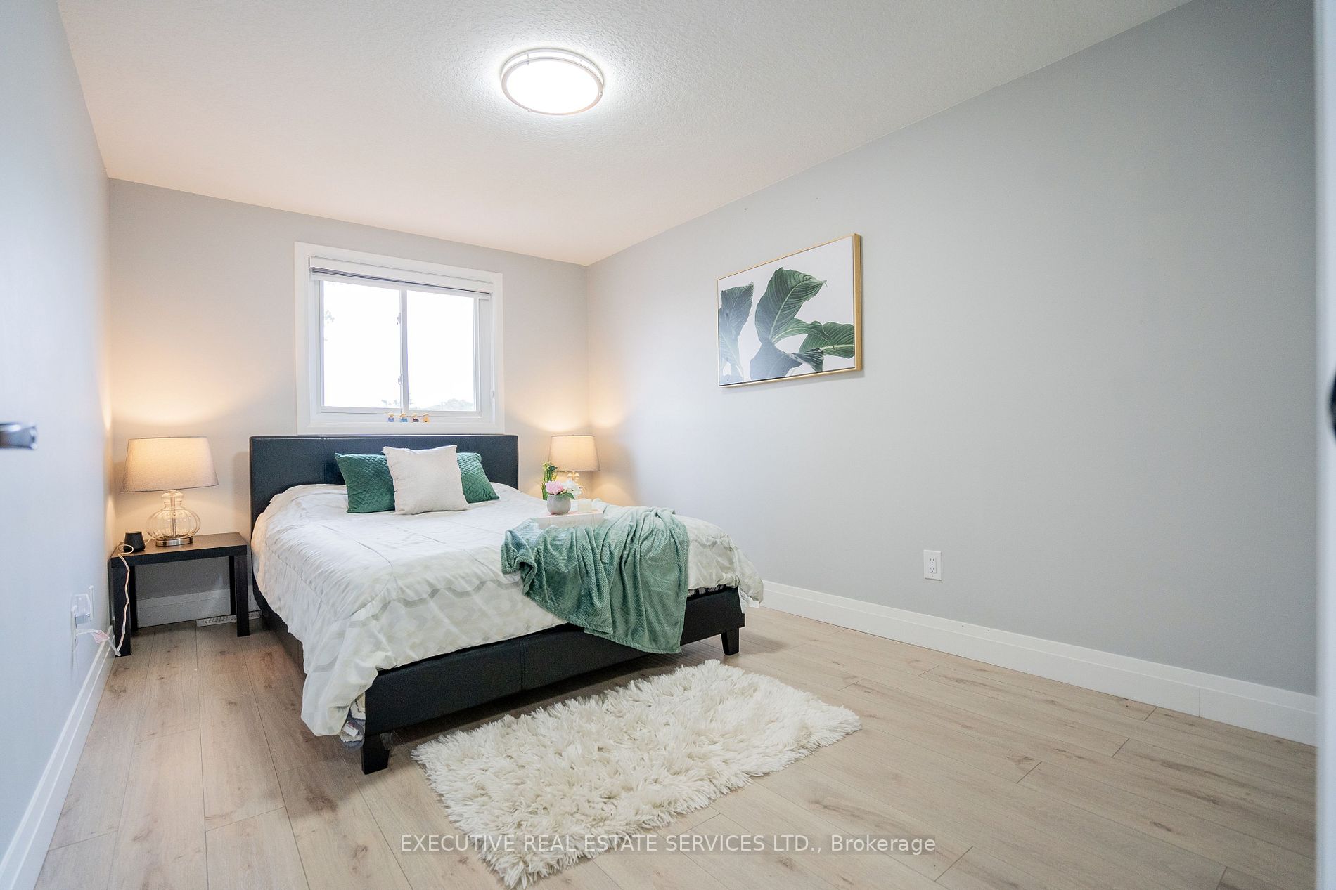 716 Elgin St N