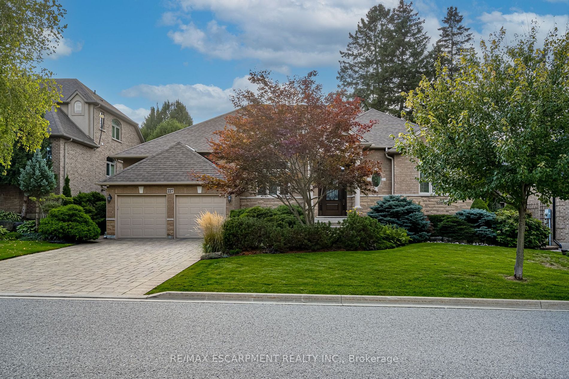 227 Foxridge Dr