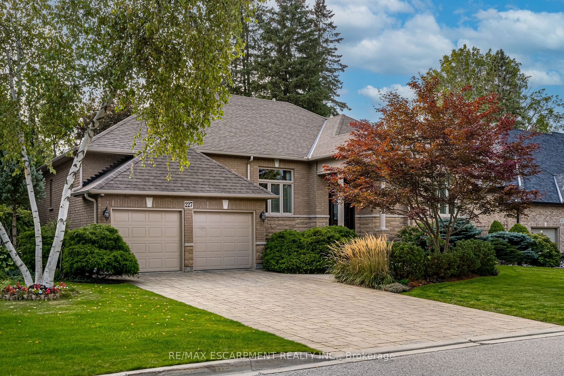 227 Foxridge Dr