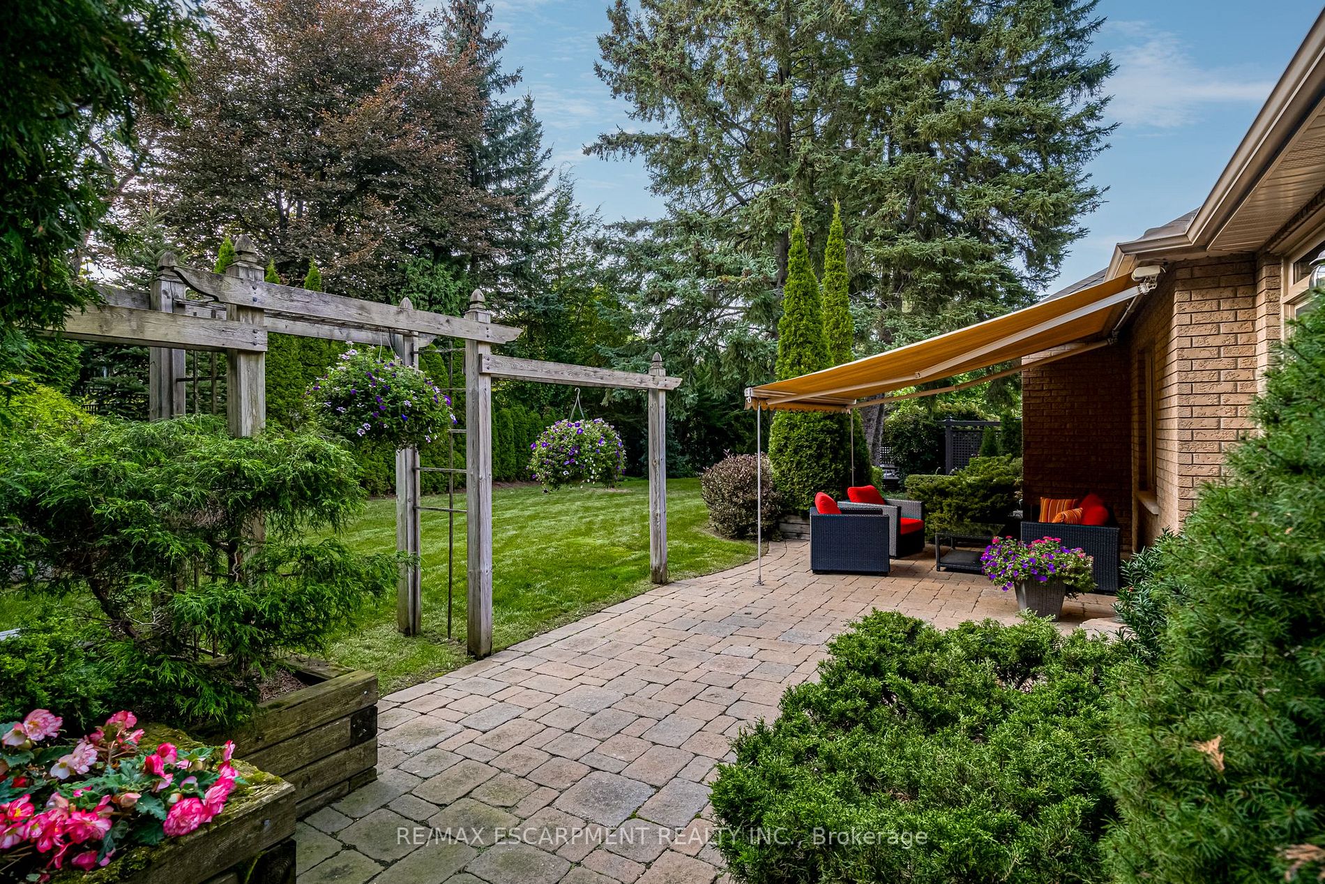 227 Foxridge Dr