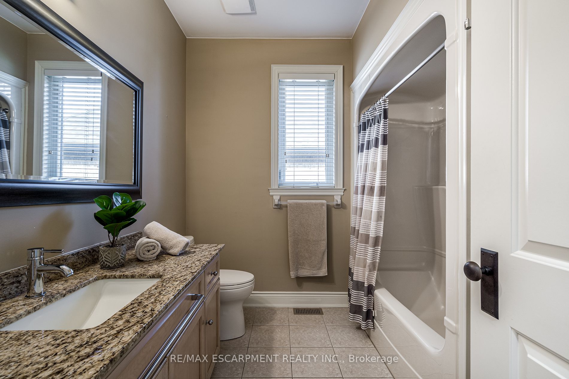 227 Foxridge Dr
