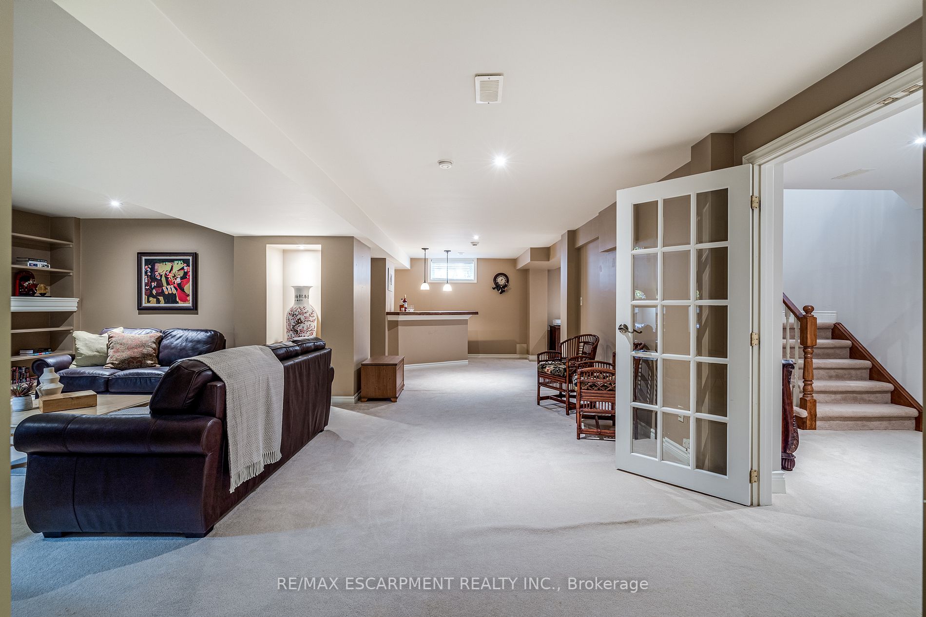 227 Foxridge Dr
