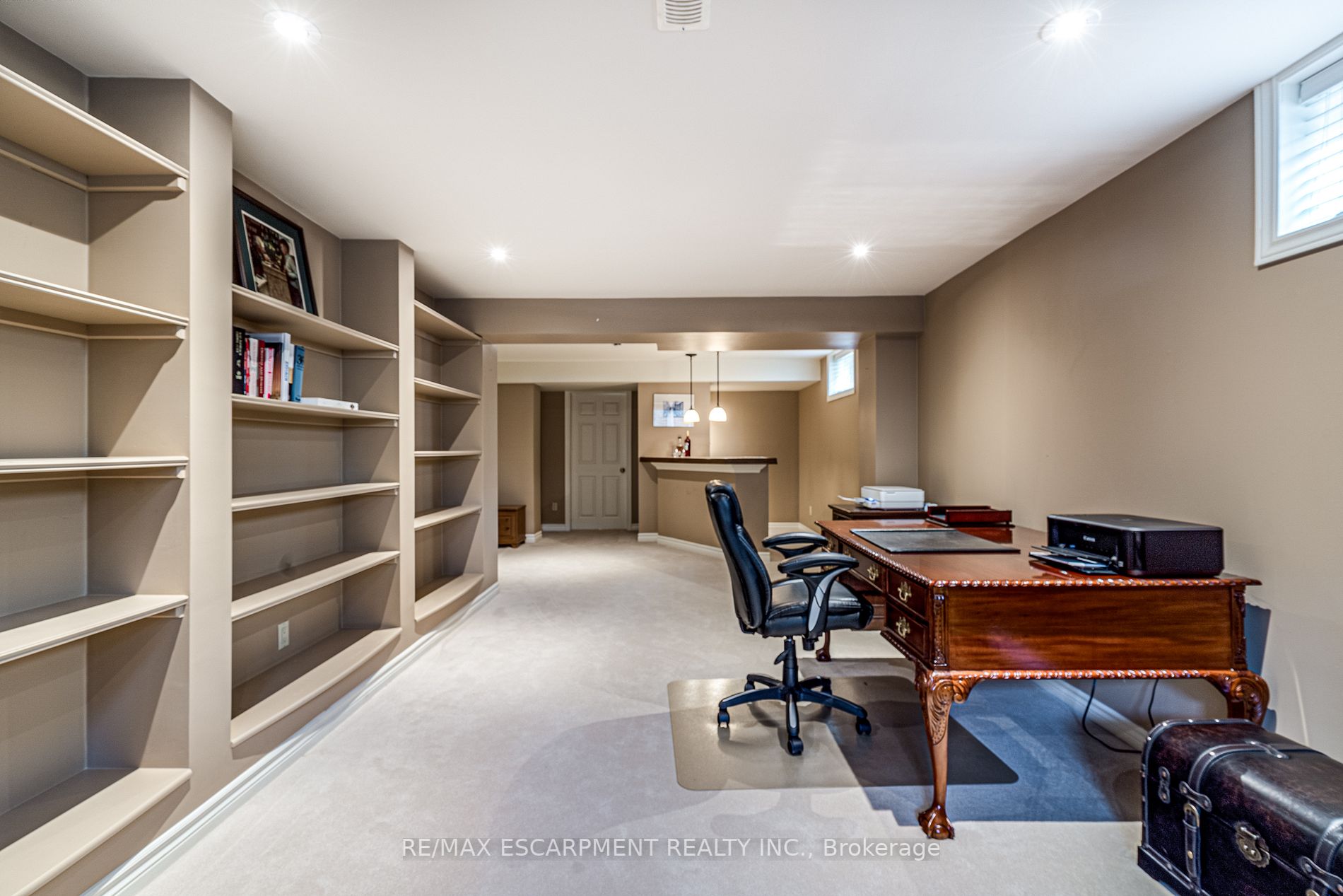 227 Foxridge Dr