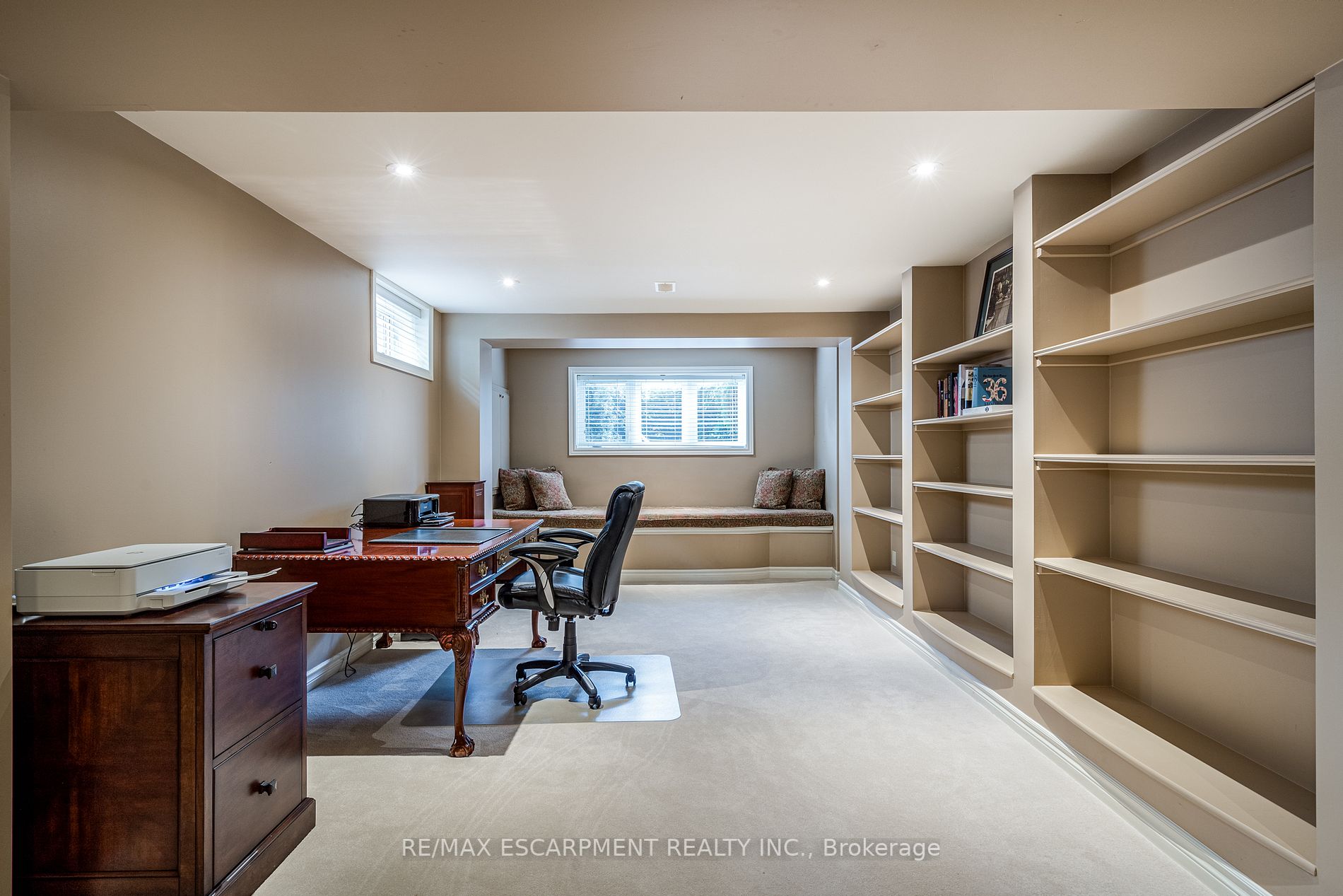 227 Foxridge Dr