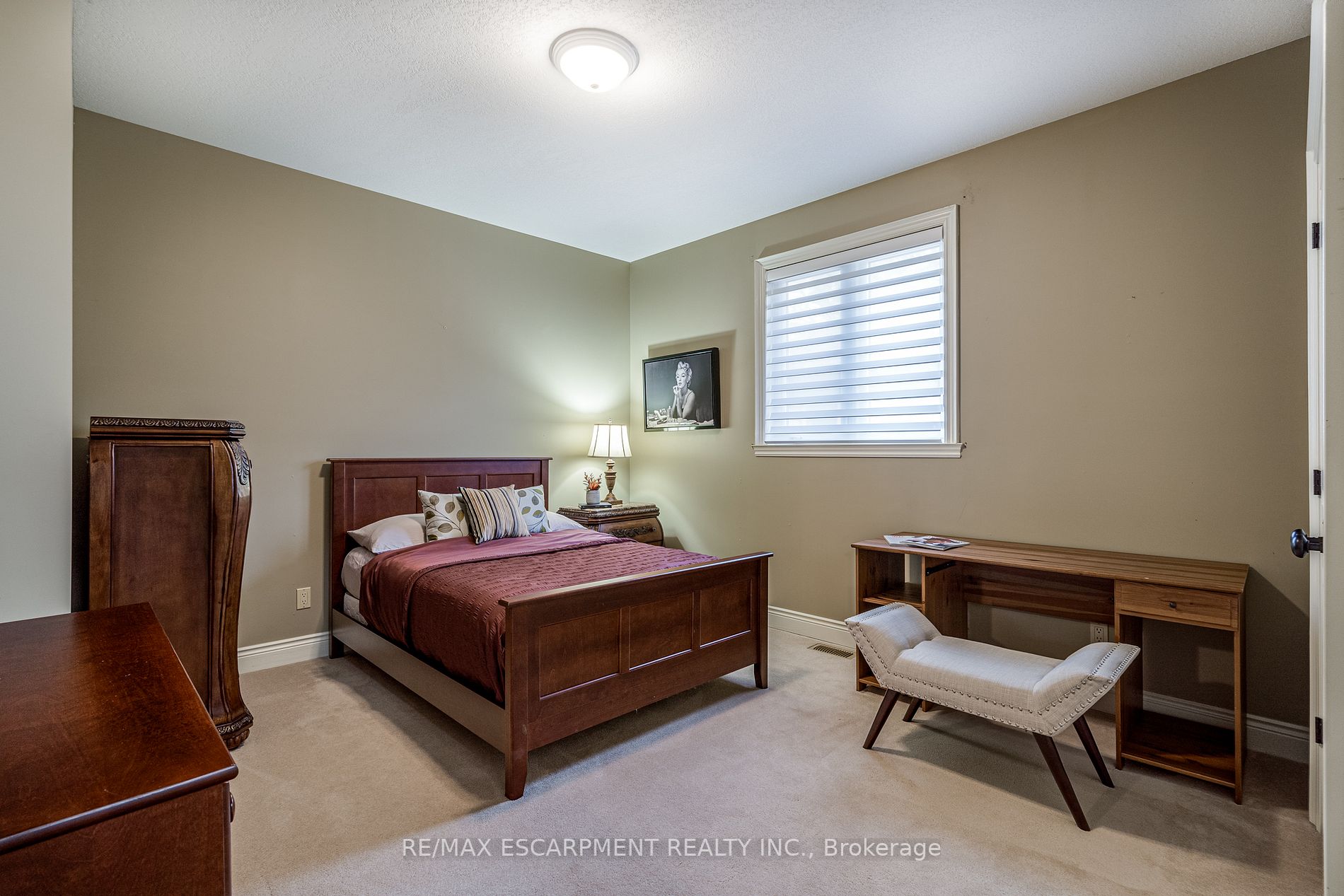227 Foxridge Dr