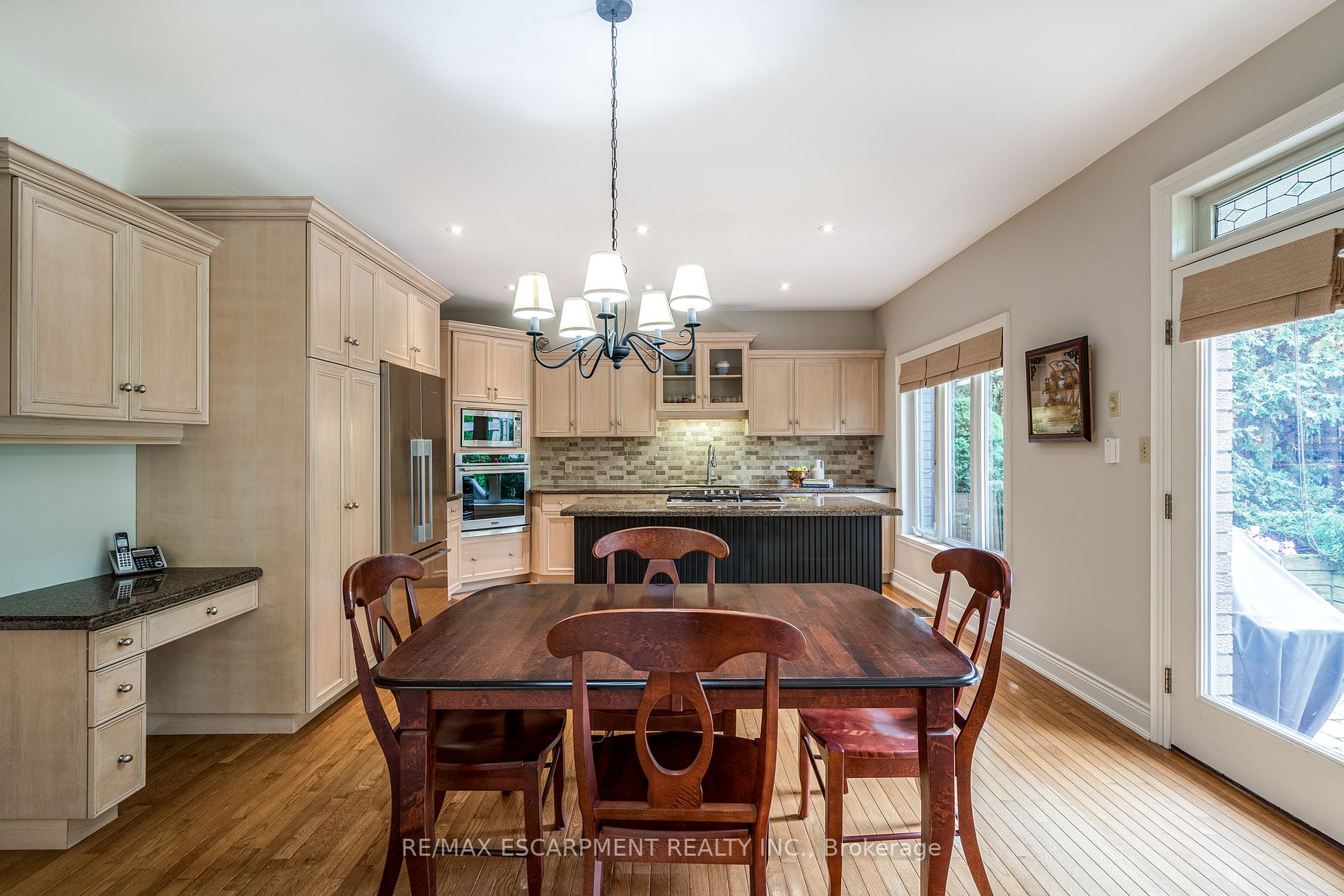 227 Foxridge Dr
