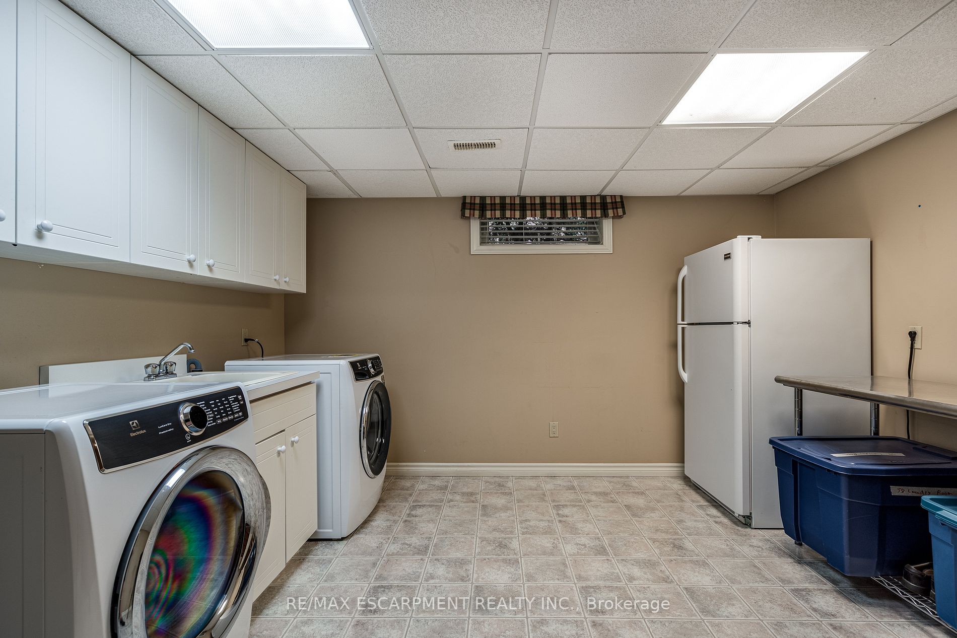 227 Foxridge Dr