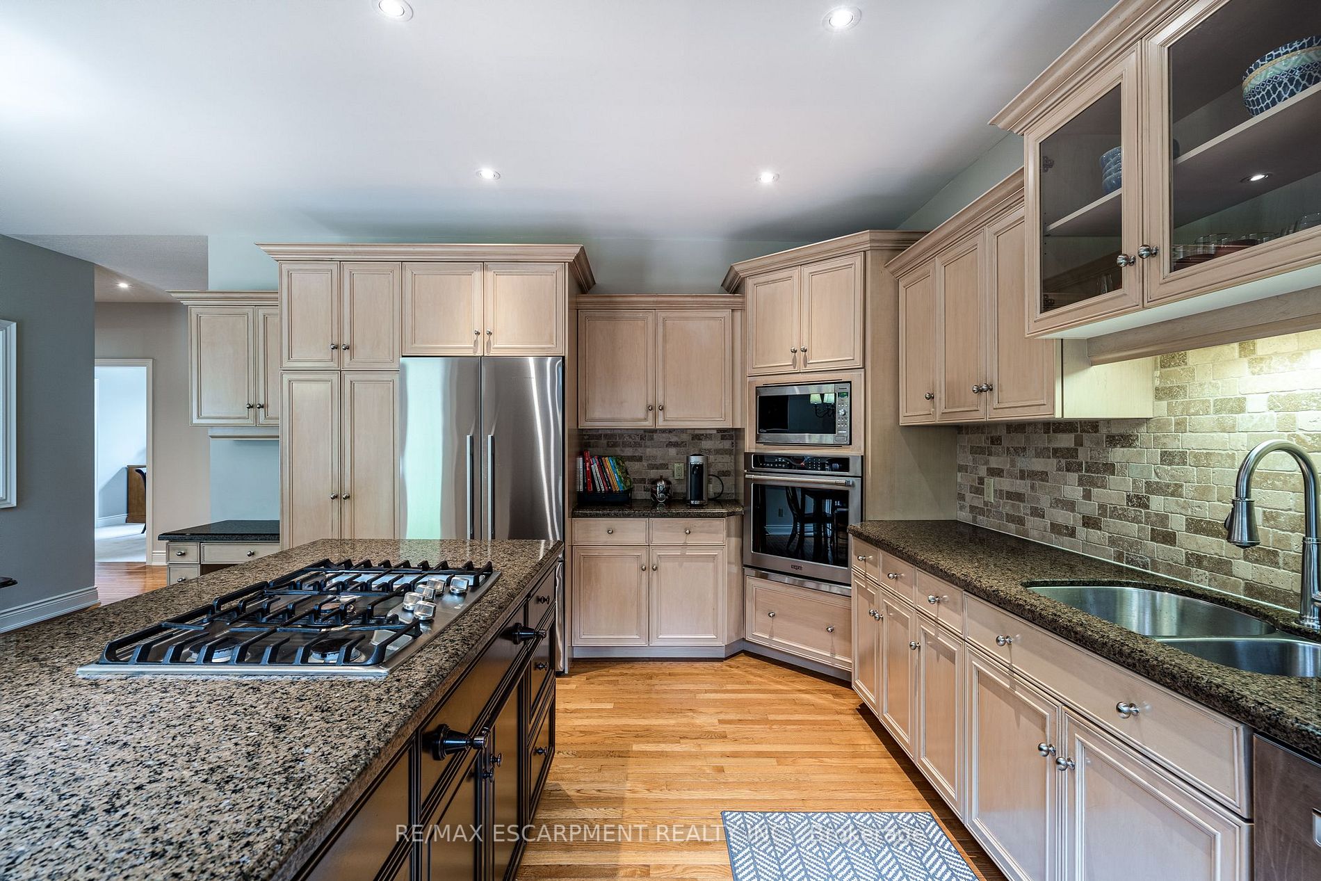 227 Foxridge Dr