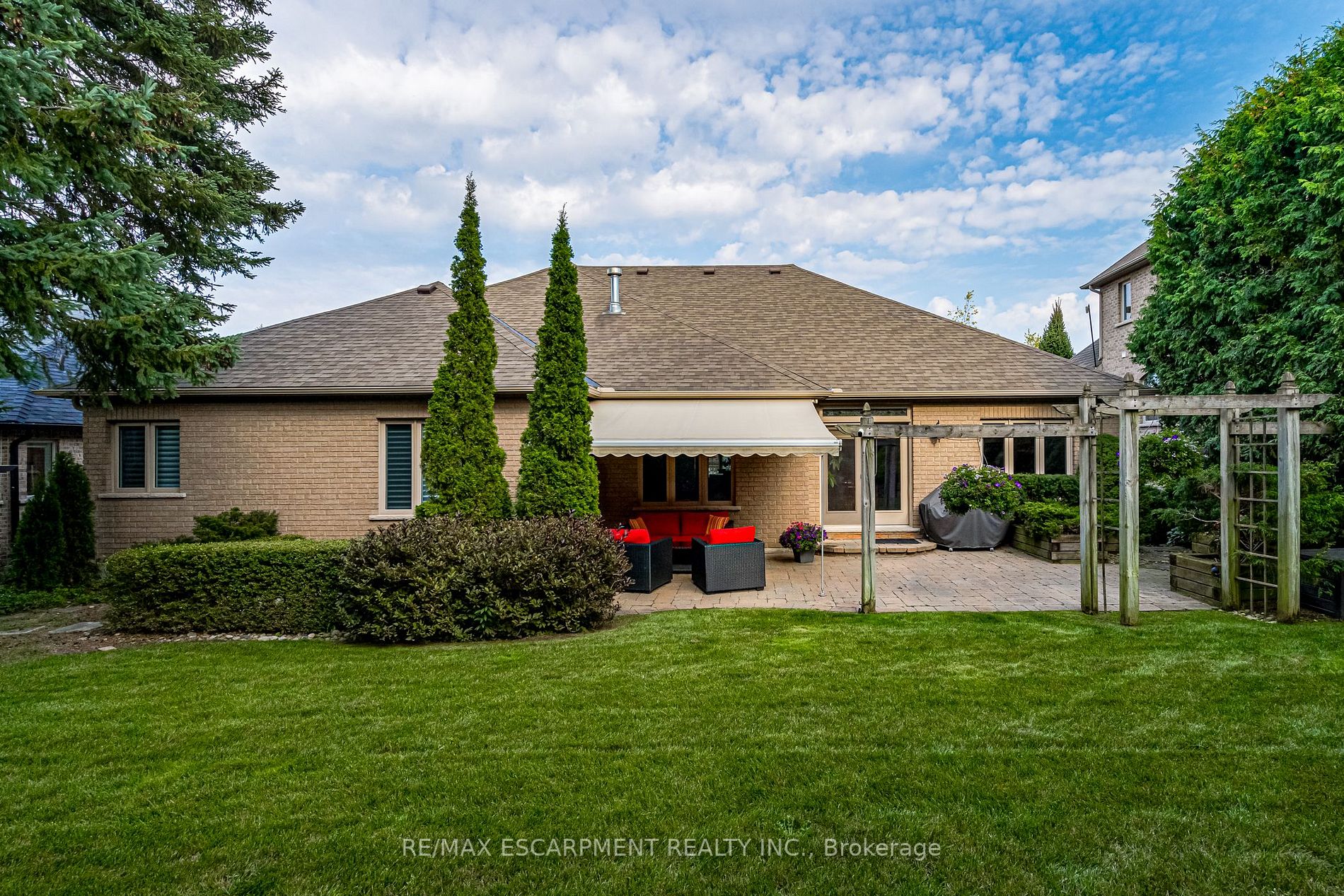 227 Foxridge Dr