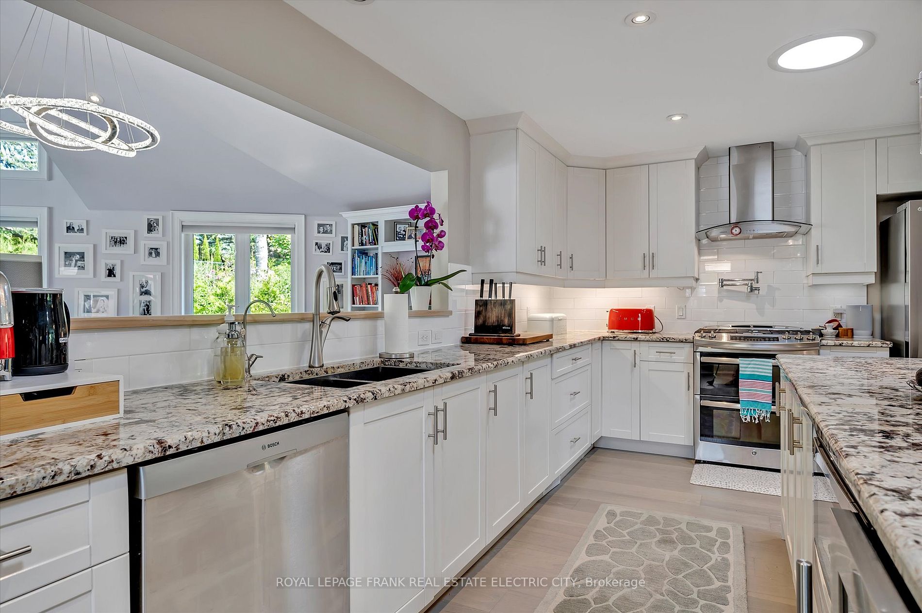 70 Moorecraig Rd