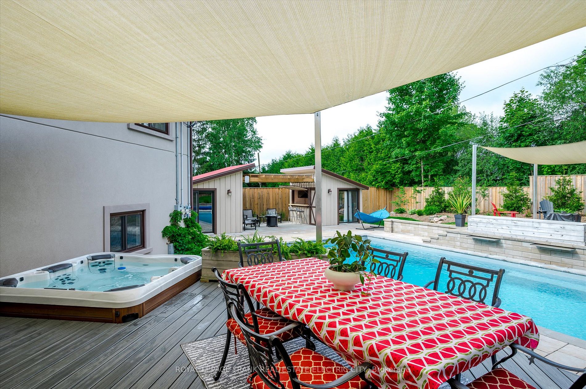70 Moorecraig Rd