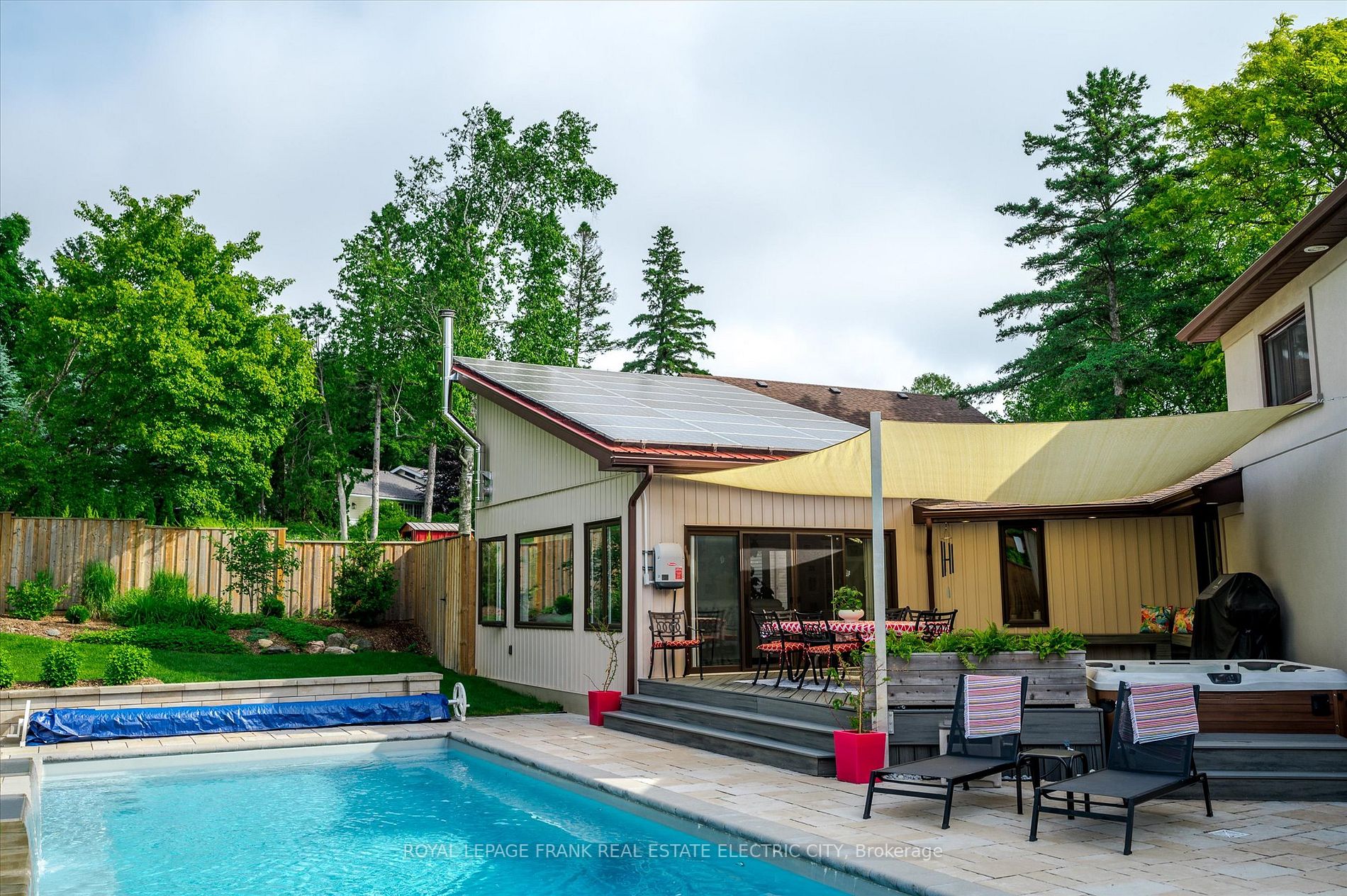 70 Moorecraig Rd