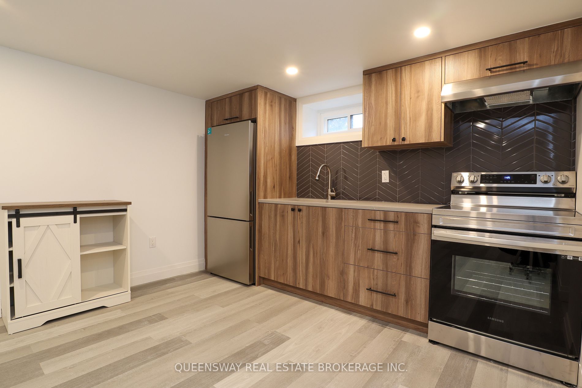 67 Kingslea Drive, #Lower