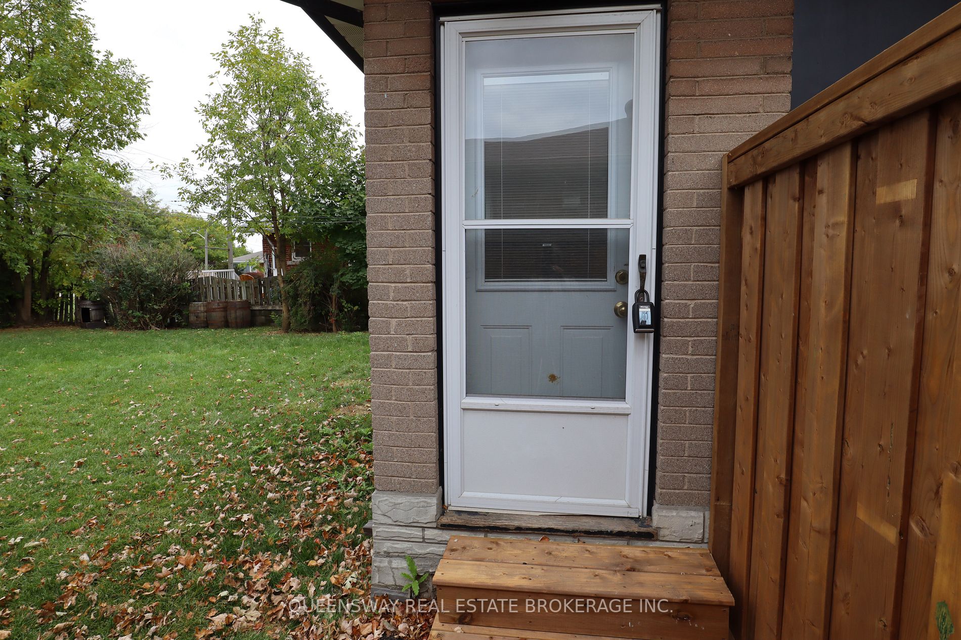 67 Kingslea Drive, #Lower