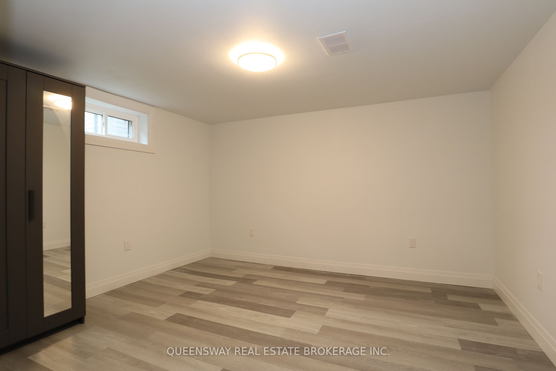 67 Kingslea Drive, #Lower