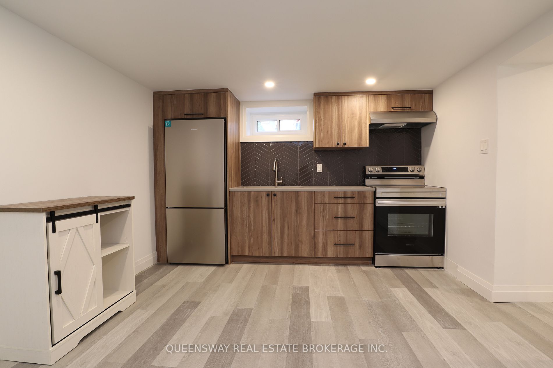 67 Kingslea Drive, #Lower
