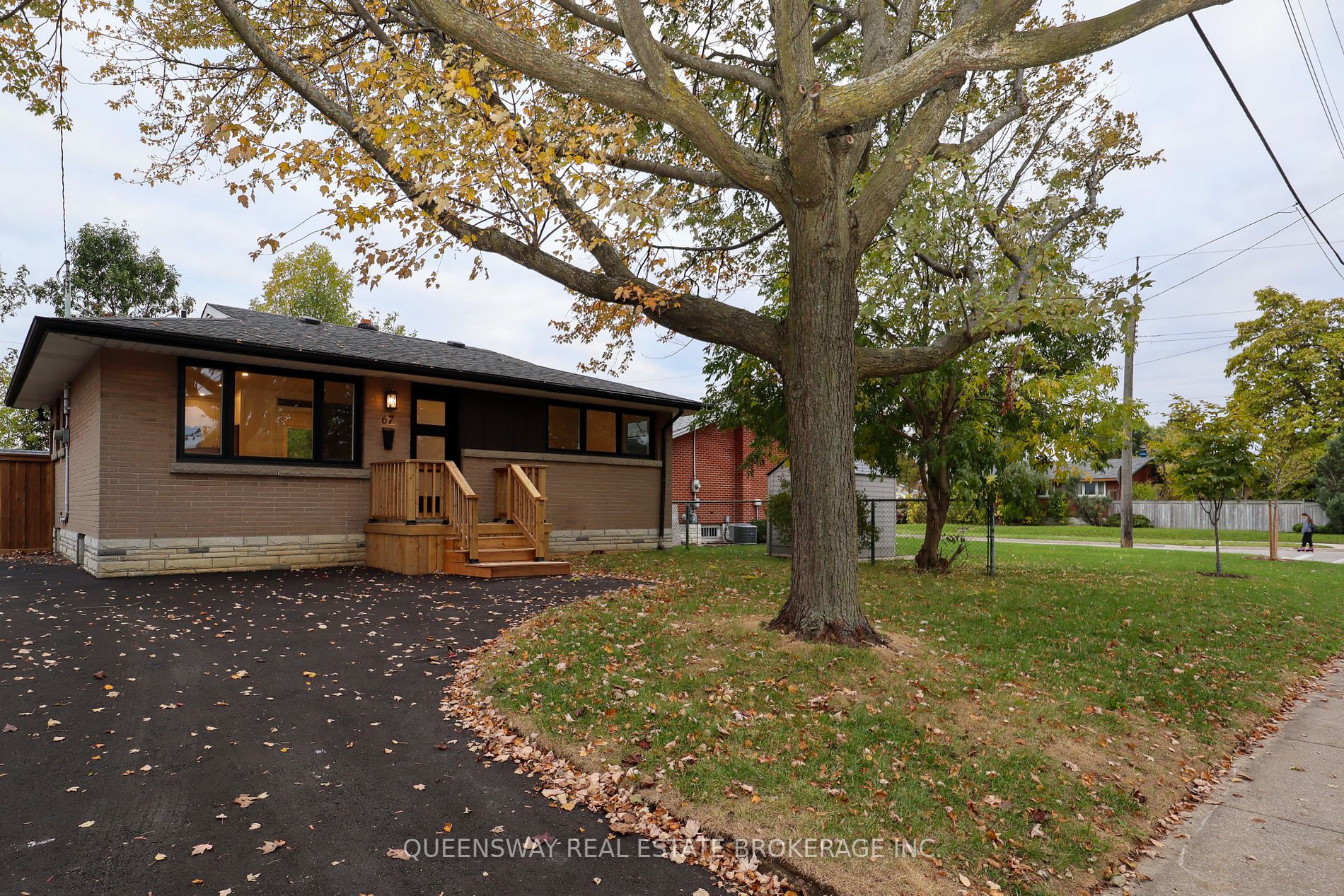 67 Kingslea Drive, #Lower