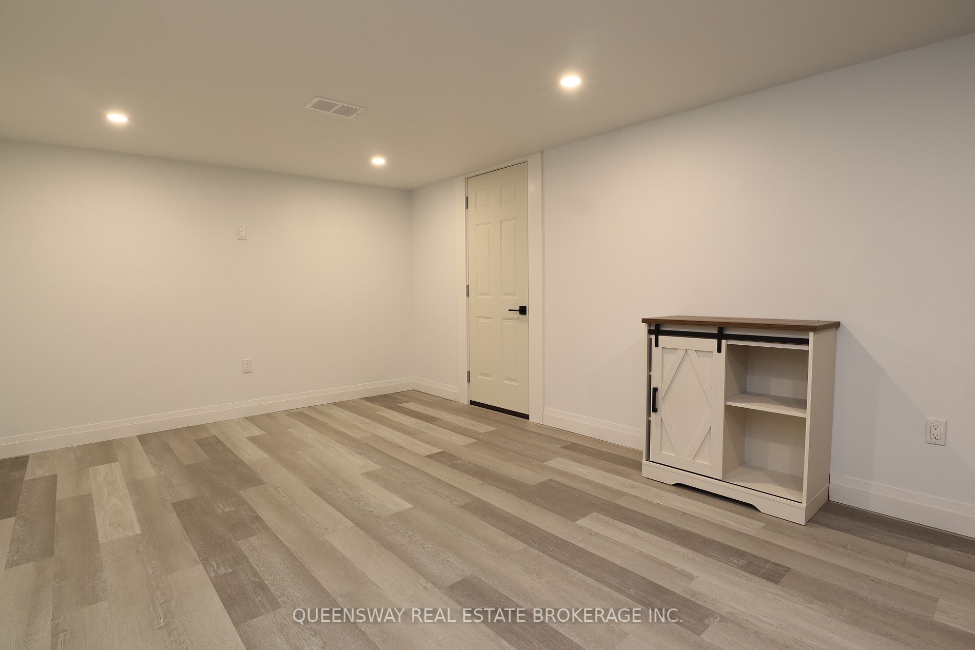 67 Kingslea Drive, #Lower
